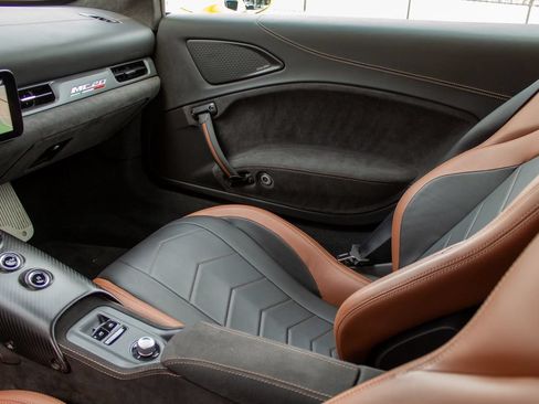Used 2022 Maserati MC20 Coupe RWD image 19