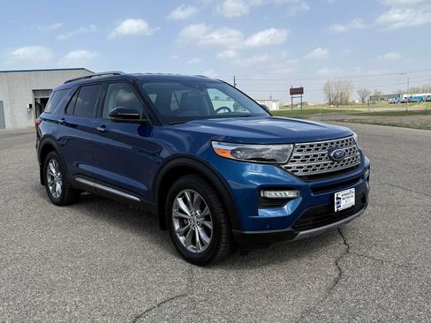 Used 2022 Ford Explorer Limited w/ Equipment Group 301A AWD/4WD image 2