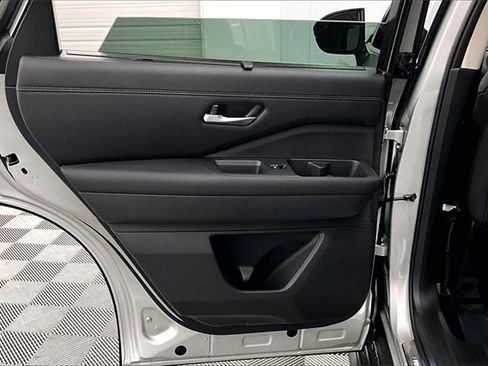 New 2025 Nissan Pathfinder Platinum w/ Lighting Package (N93) image 30