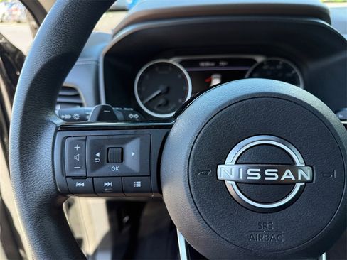 Used 2022 Nissan Rogue SV image 25