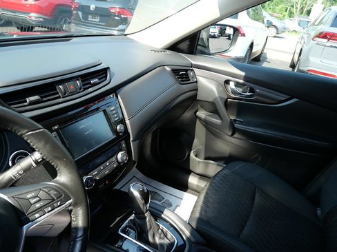 Used 2018 Nissan Rogue SV AWD/4WD image 13