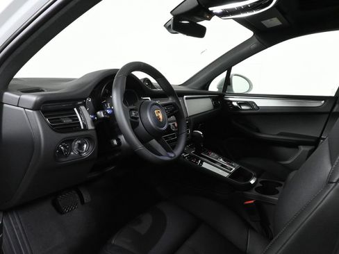 Used 2026 Porsche Macan AWD/4WD image 4