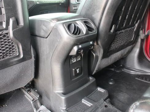 Used 2021 Jeep Wrangler Unlimited Rubicon w/ Xtreme Recon 35" Tire Package AWD/4WD image 23