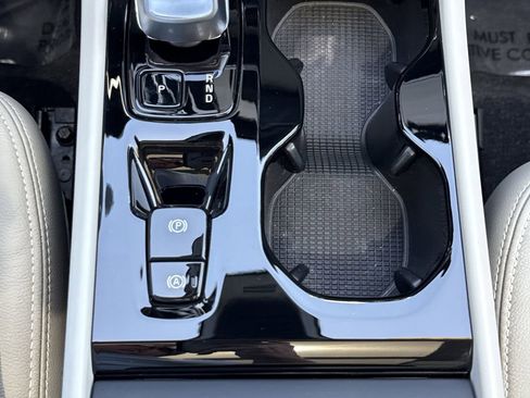Used 2023 Volvo XC40 B5 Ultimate AWD/4WD image 23