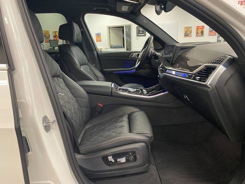 Used 2024 BMW X5 xDrive50e image 11