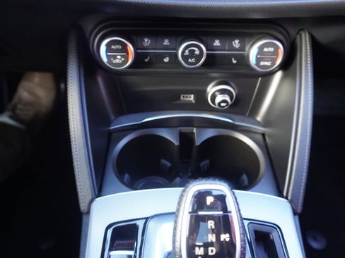 Used 2024 Alfa Romeo Stelvio Veloce image 24