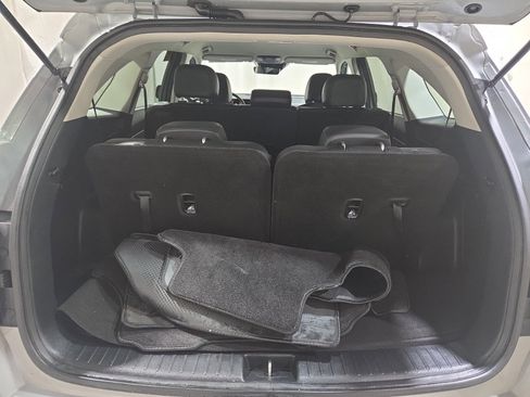 Used 2025 Kia Sorento S image 11