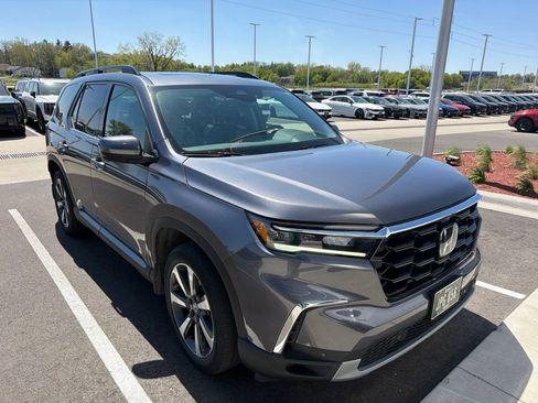 Used 2023 Honda Pilot Touring image 2