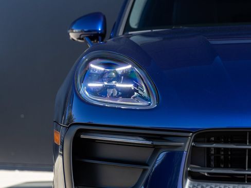 Certified 2026 Porsche Macan AWD/4WD image 19