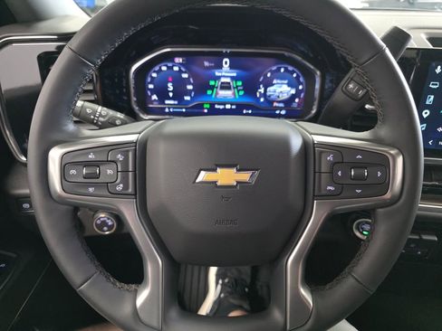 Used 2025 Chevrolet Silverado 1500 LT AWD/4WD image 12