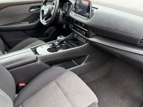 Used 2023 Nissan Rogue SV image 16