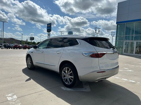 Used 2023 Buick Enclave Essence w/ Experience Buick Package FWD image 3