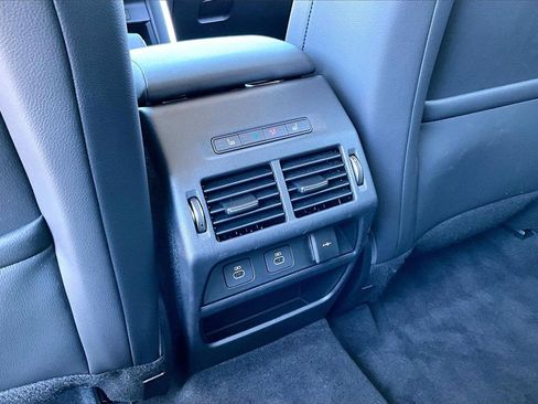 Used 2025 Land Rover Discovery Sport S image 10