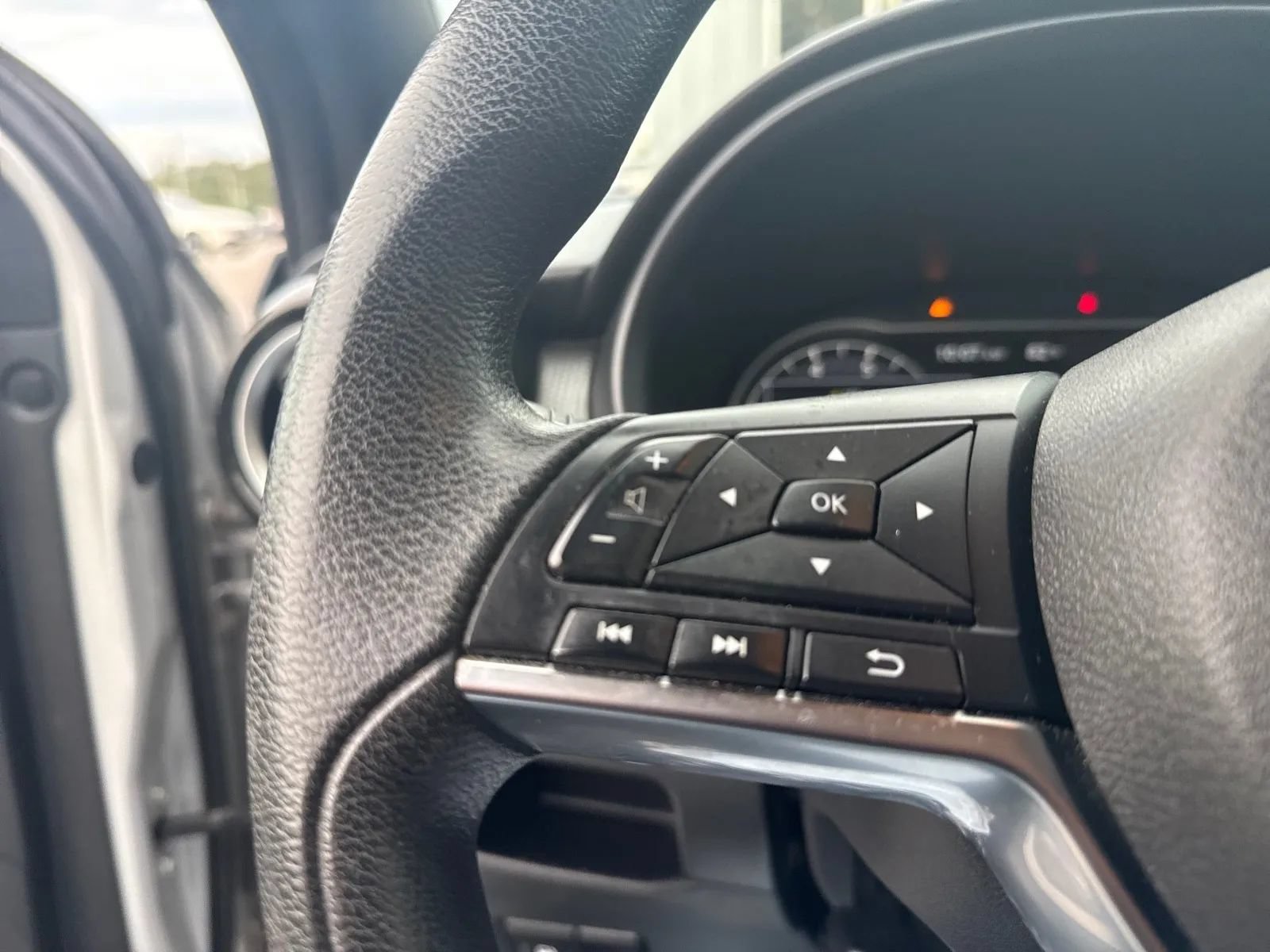 Used 2020 Nissan Kicks SV FWD image 17