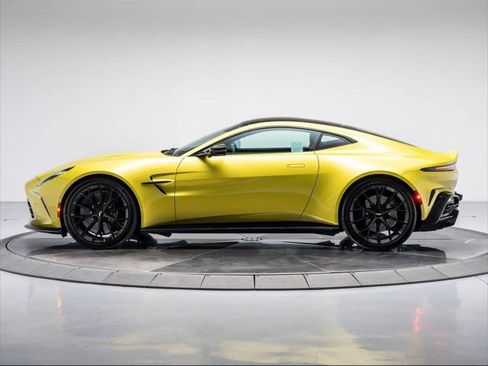 Used 2025 Aston Martin V8 Vantage Coupe image 12