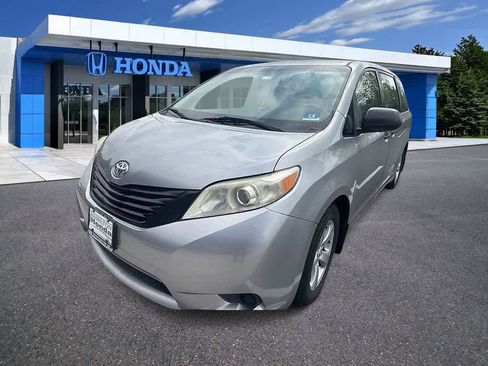 Used 2013 Toyota Sienna L FWD image 1