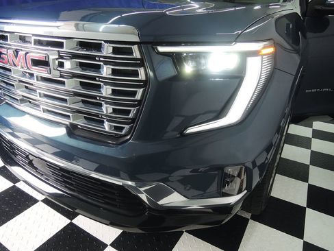 Used 2025 GMC Acadia Denali w/ Super Cruise Package FWD image 43