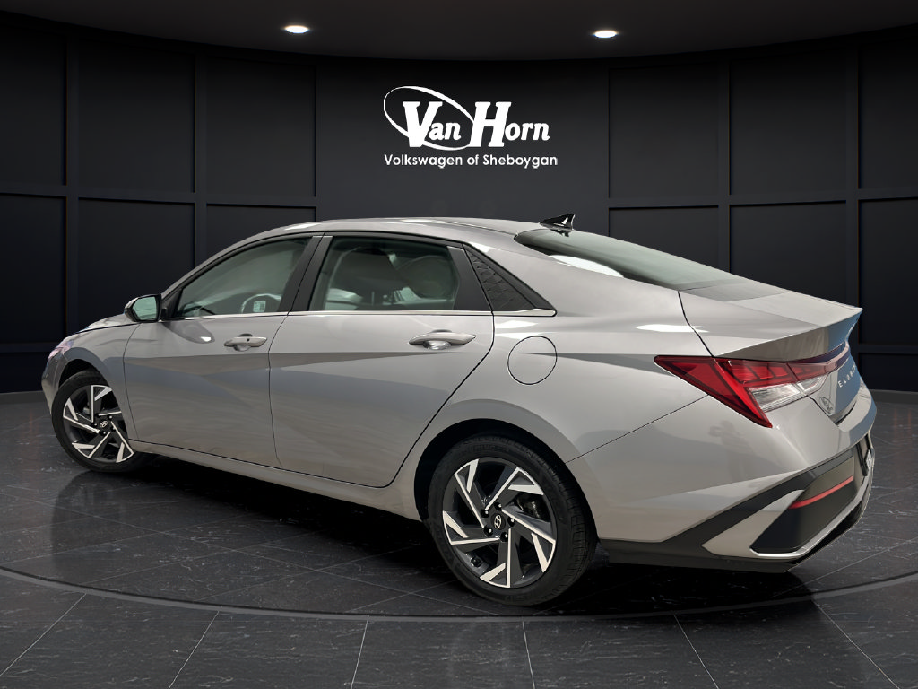 Used 2025 Hyundai Elantra SEL FWD image 5