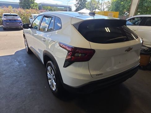 Used 2024 Chevrolet Trax LS w/ Driver Confidence Package FWD image 2