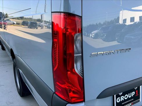 Used 2024 Mercedes-Benz Sprinter 4500 image 23
