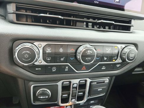 Used 2024 Jeep Gladiator Sport AWD/4WD image 30