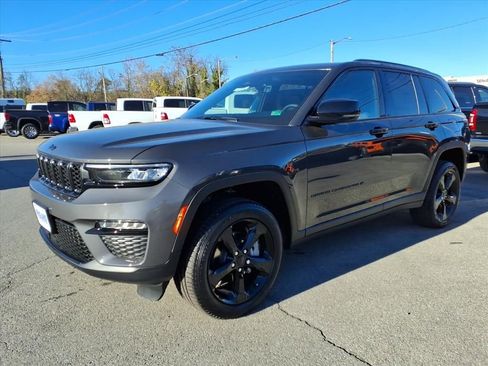 New 2025 Jeep Grand Cherokee Limited image 8
