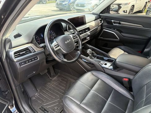 Used 2022 Kia Telluride EX FWD image 19