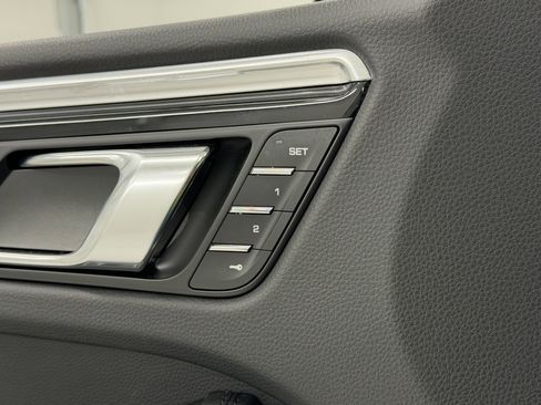 Certified 2025 Porsche Macan image 29