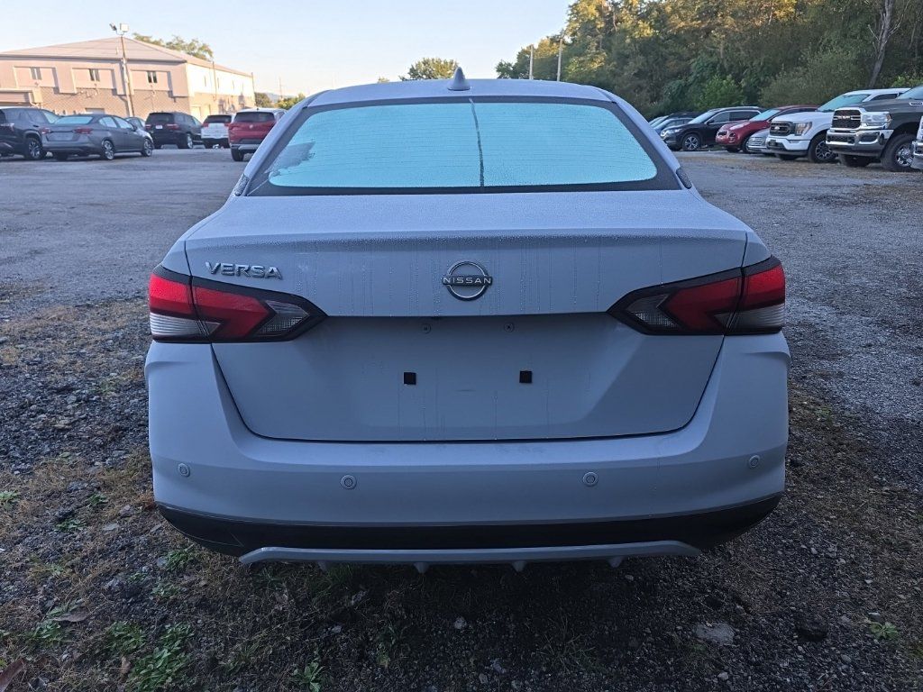 Used 2025 Nissan Versa SV FWD image 7
