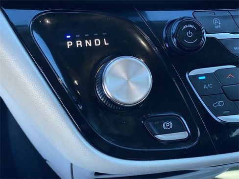 Used 2023 Chrysler Voyager LX image 15