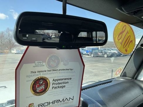 Used 2018 Jeep Wrangler Unlimited Sahara w/ Connectivity Group image 13