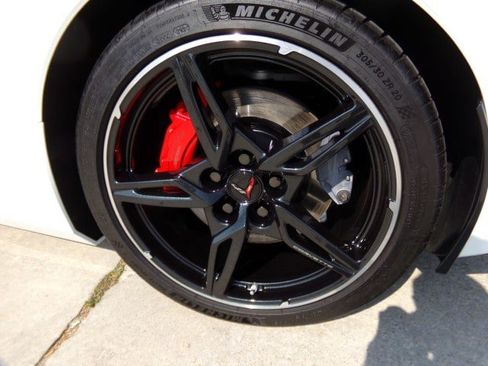 Used 2024 Chevrolet Corvette Stingray Preferred Conv w/ Z51 Performance Package RWD image 11