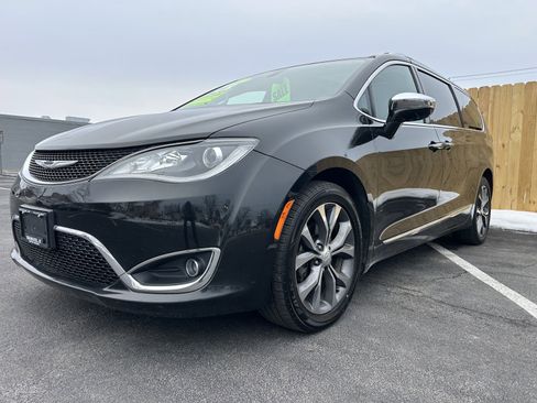 Used 2017 Chrysler Pacifica Limited w/ UConnect Theater Package image 3