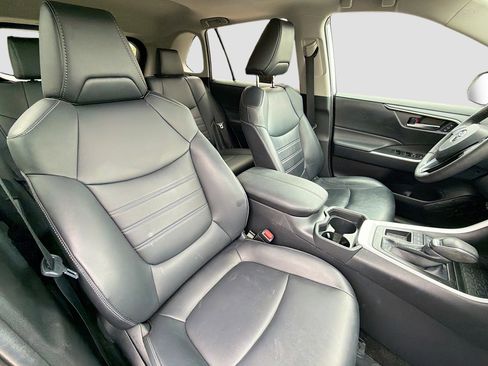 Used 2020 Toyota RAV4 XLE Premium image 15