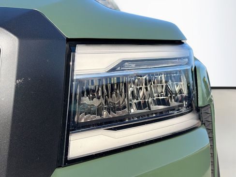 Used 2024 Nissan Frontier Pro-X image 10