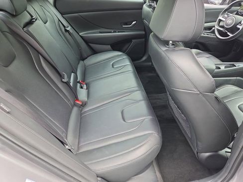 Used 2025 Hyundai Elantra Limited FWD image 17