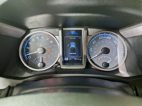 Used 2023 Toyota Tacoma SR5 AWD/4WD image 19