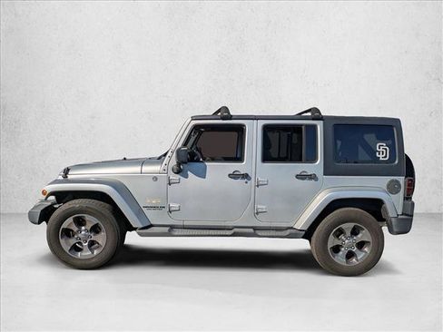 Used 2012 Jeep Wrangler Unlimited Sahara w/ Connectivity Group image 2