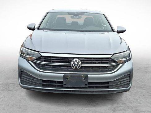 Used 2024 Volkswagen Jetta SE image 2