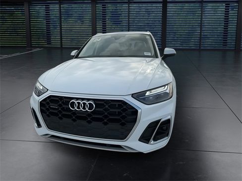Used 2024 Audi Q5 e Premium Plus image 3