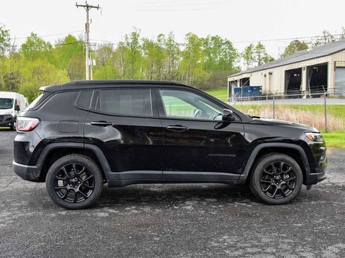 Certified 2022 Jeep Compass Latitude w/ Sun and Sound Group AWD/4WD image 2