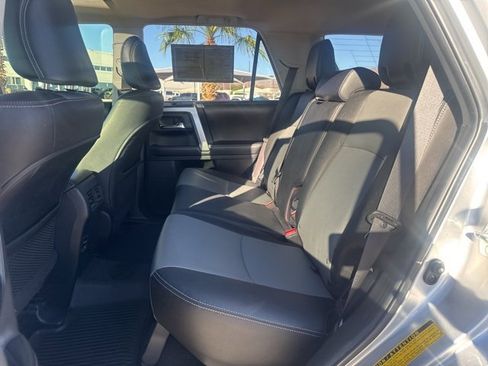 Used 2017 Toyota 4Runner SR5 Premium image 11