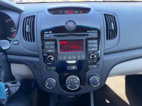 Used 2010 Kia Forte Koup EX FWD image 16