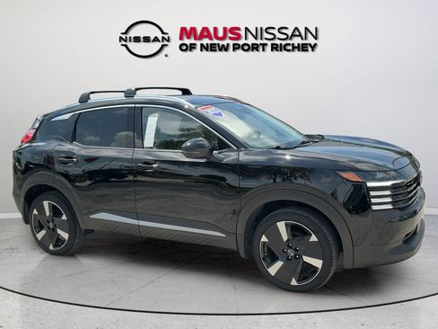 Certified 2025 Nissan Kicks SR FWD image 14