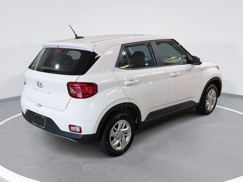 Certified 2025 Hyundai Venue SE FWD image 5