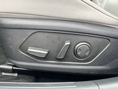 Used 2024 Hyundai Elantra Limited image 12