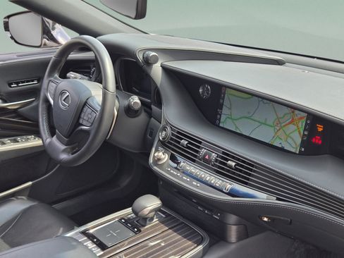 Used 2019 Lexus LS 500 w/ Accessory Package (Z1) RWD image 22