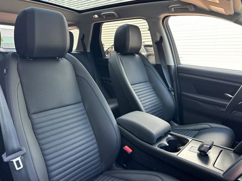 Used 2025 Land Rover Discovery Sport S image 31