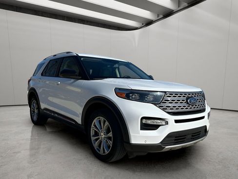 Used 2023 Ford Explorer Limited image 7