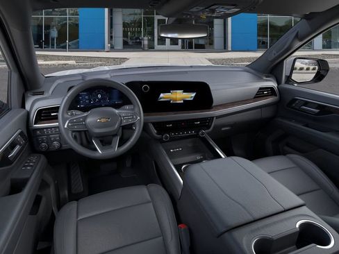 New 2026 Chevrolet Suburban LT w/ Comfort Package AWD/4WD image 28